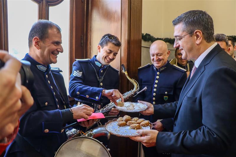 Χριστουγεννιάτικα κάλαντα, παραδοσιακά τραγούδια και ευχές δέχτηκε και μοίρασε ο Περιφερειάρχης Κεντρικής Μακεδονίας Απόστολος Τζιτζικώστας (22/12/2022)