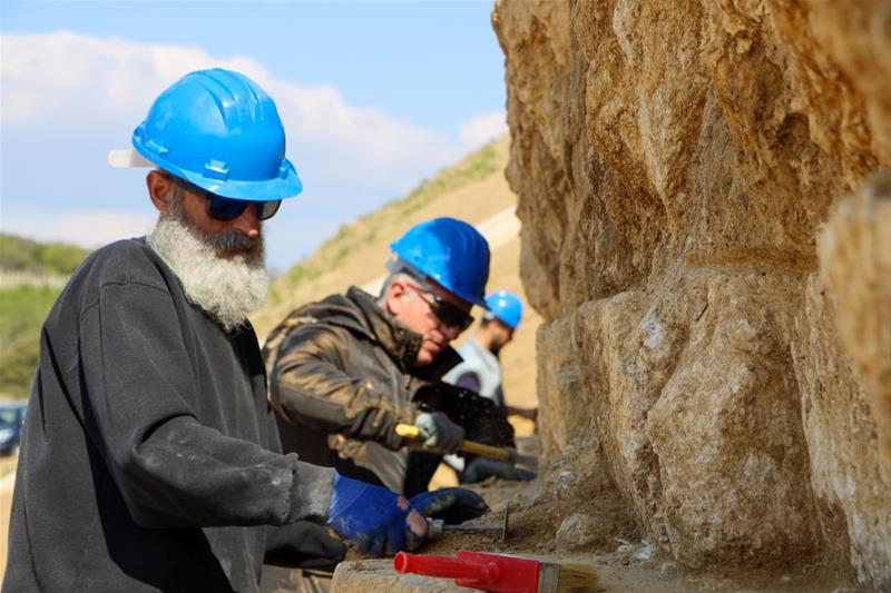 Αυτοψία του Περιφερειάρχη Κεντρικής Μακεδονίας Απόστολου Τζιτζικώστα και της Υπουργού Πολιτισμού Λίνας Μενδώνη στο μνημείο του Τύμβου Καστά στην Αμφίπολη Σερρών-Φωτο9 (12/4/2023)